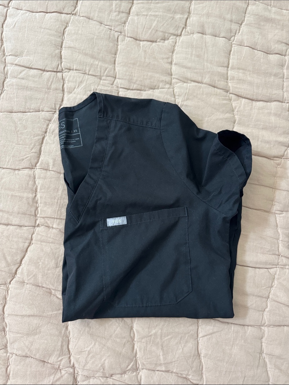 Figs Women’s waterproof short sleeve Black Scrub Top